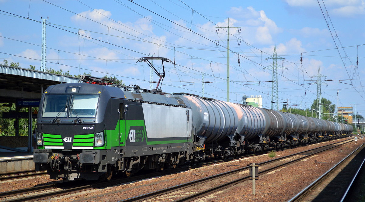 ecco-rail GmbH, Wien [A] mit der ELL Vectron  193 241  [NVR-Nummer: 91 80 6193 241-7 D-ELOC] und Kesselwagenzug am 17.08.20 Bf. Flughafen Berlin Schönefeld.