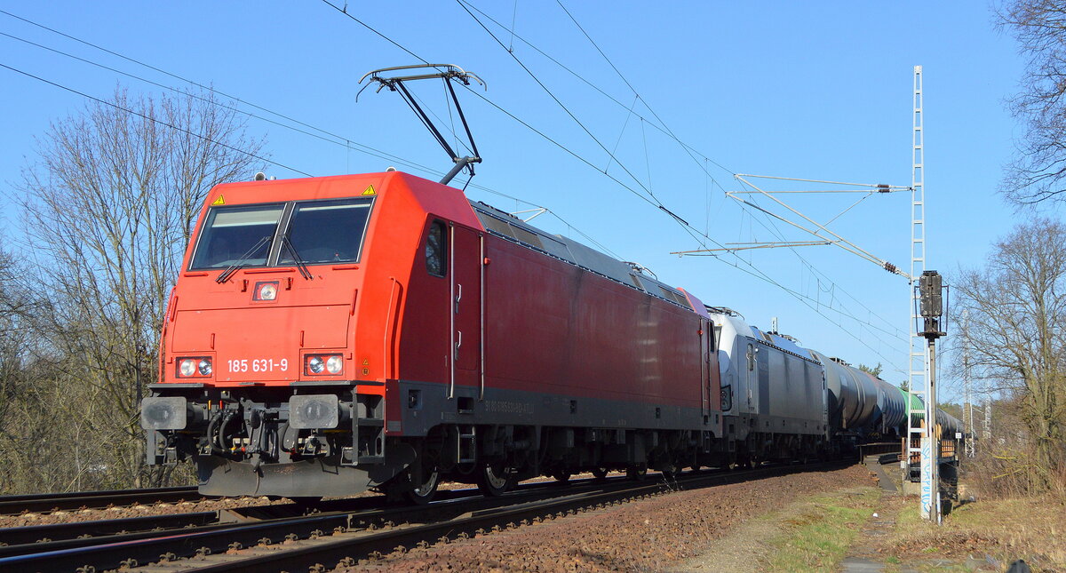 ecco-rail GmbH, Wien [A] mit  185 631-9  [NVR-Nummer: 91 80 6185 631-9 D-ATLU] und der Railpool Vectron  193 813  [NVR-Nummer: 91 80 6193 813-3 D-Rpool] und Kesselwagenzug mit Benzin am Haken am 14.02.22 Berlin Wuhlheide 