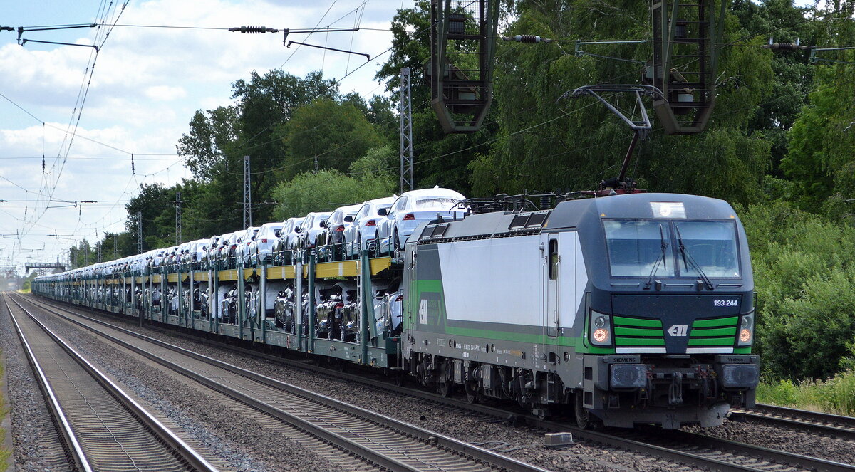 ecco-rail GmbH, Wien [A] mit der ELL-Vectron  193 244  [NVR-Nummer: 91 80 6193 244-1 D-ELOC] und PKW-Transportzug am 05.07.22 Vorbeifahrt Bahnhof Dedensen/Gümmer.