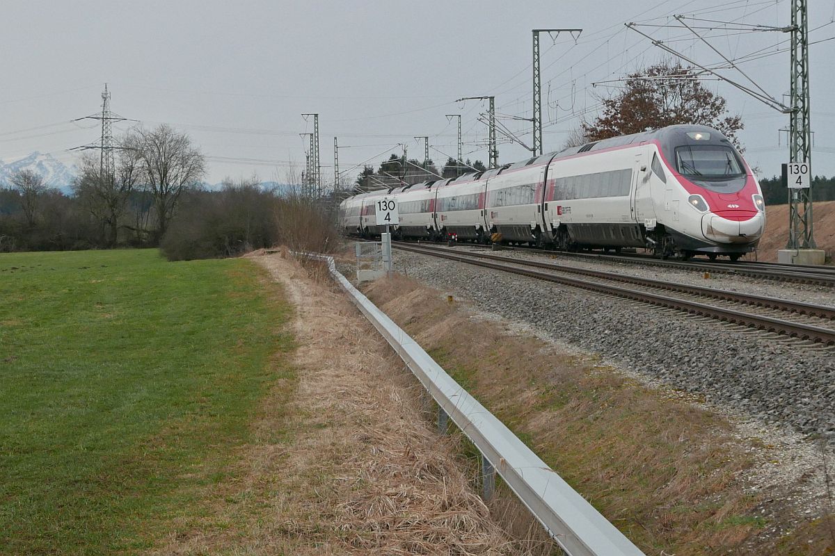 ECE 97, Zürich - München, beim Spurwechsel von der bayerischen auf die württembergische Allgäubahn am 03.03.2021 kurz vor dem Bahnhof Hergatz.