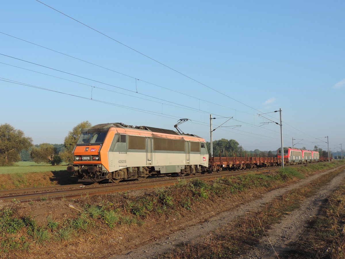 Eckwersheim 25/09/2016 : Die 26218 bringt 3 Loks der Reihe 36000 von Le Havre nach Belfort. Von 2011 bis jetzt waren 7 loks der Reihe 36000 an der ONCF gemietet. Sie werden jetzt zurück gegeben....