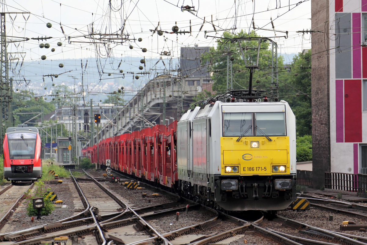 ECR 186 171-5 mit 186 167-3 durchfahren Koblenz Hbf. 4.7.2017