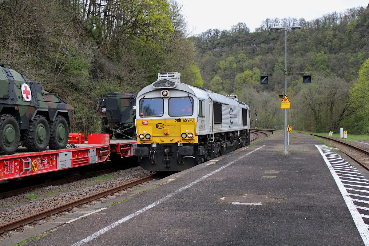 ECR 266 429-0 beim Kopf machen in Heimbach(Nahe). Nach der Ankunft aus Baumholder wird sie ihren Zug weiter nach Neunkirchen(Saar) bringen. (29.04.2023)