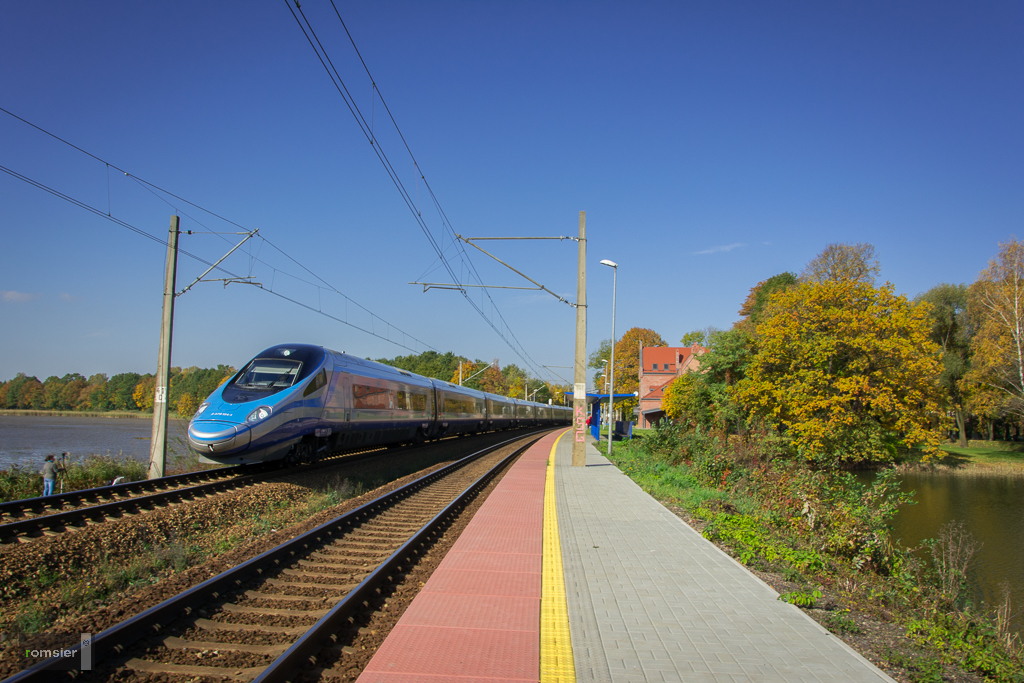 ED250-020 der PKP Intercity am 23.10.2016 in Goczałkowice Zdrój(Bad Goczalkowitz).
