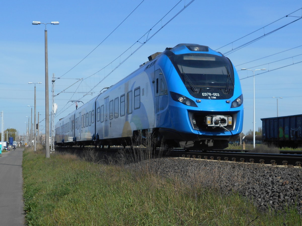 ED78-003,am 20.April 2019,bei voller Fahrt,in Szczecin Port Centralny.