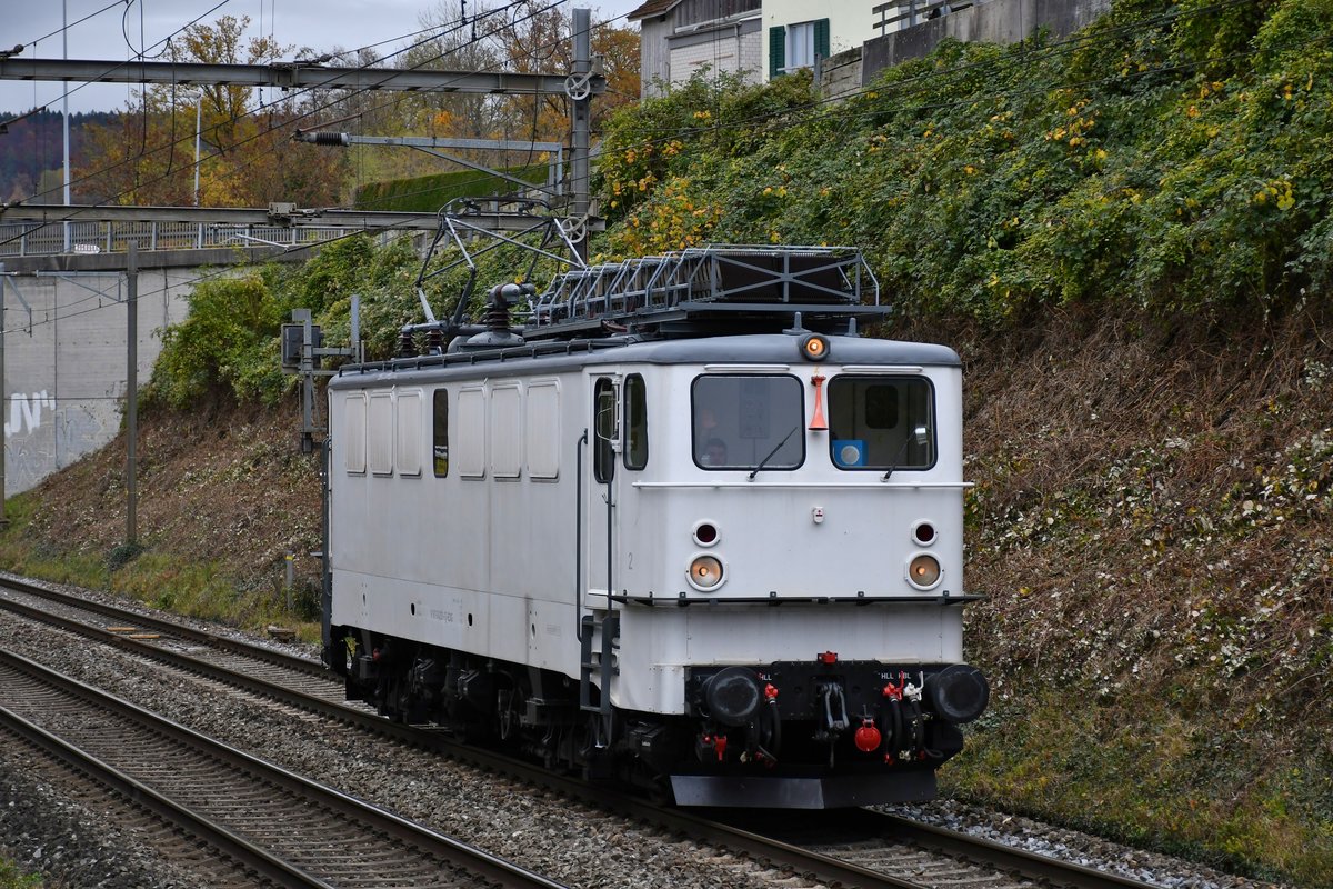 EDG 142 103-1 als Lokzug von Rapperswil kommend nach Basel unterwegs, aufgenommen bei Turgi AG am 03.11.2020. Gruss zurück an den freundlichen Lokführer und allzeit gute Fahrt 👍