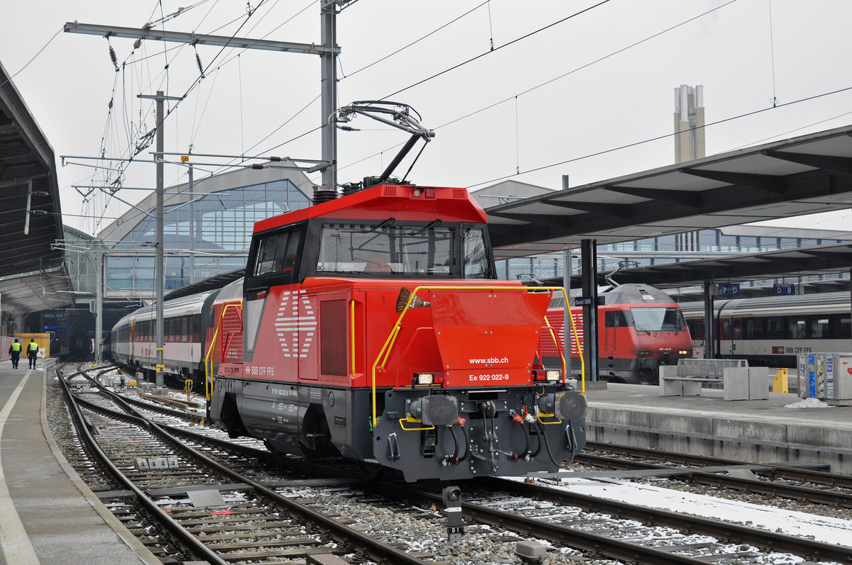 Ee 922 022-9 rangiert am Bahnhof SBB. Die Aufnahme stammt vom 01.03.2018.