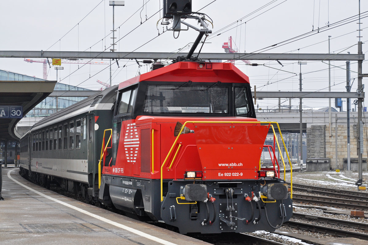 Ee 922 022-9 rangiert beim Bahnhof SBB. Die Aufnahme stammt vom 01.03.2018.