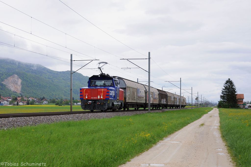 Eem 923 004 (Eem 97 85 1 923 004-6 CH-SBBC)mit Güterzug am 10.05.2013 bei Oensingen