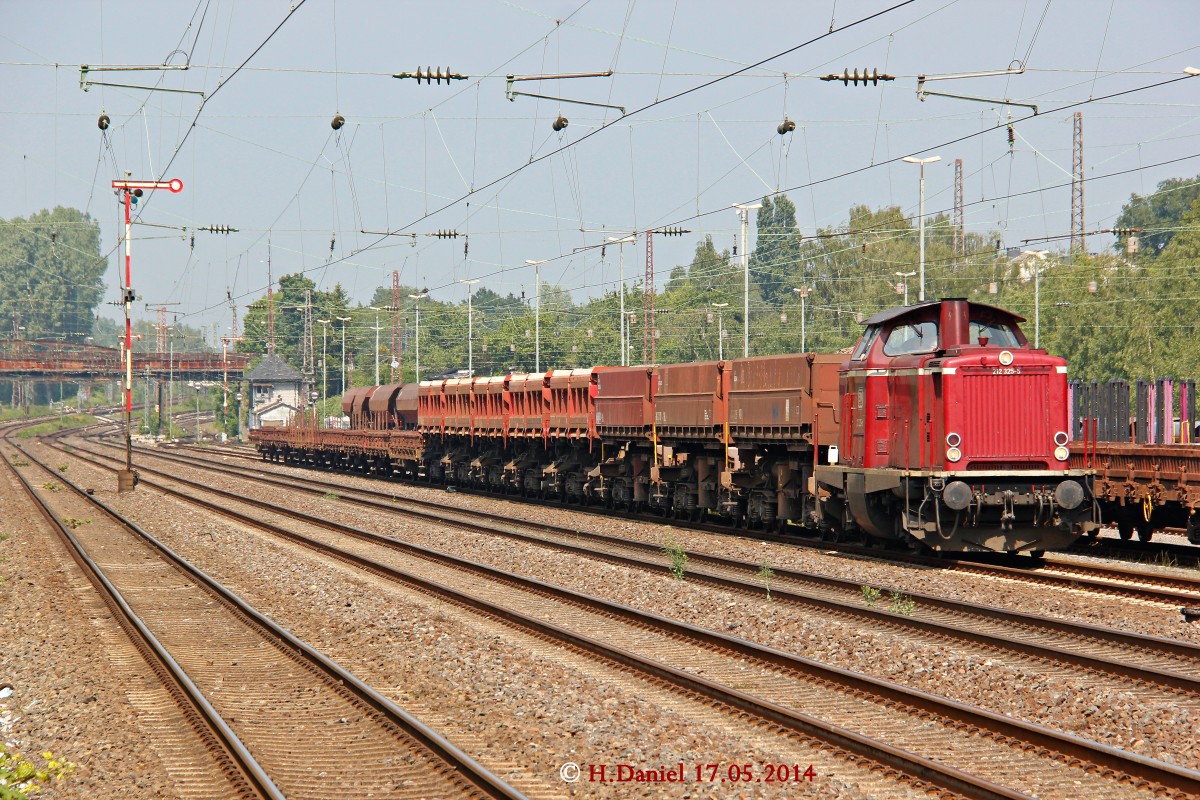 EfW 212 325-5 mit Schotterzug in D�sseldorf Rath, Mai 2014.