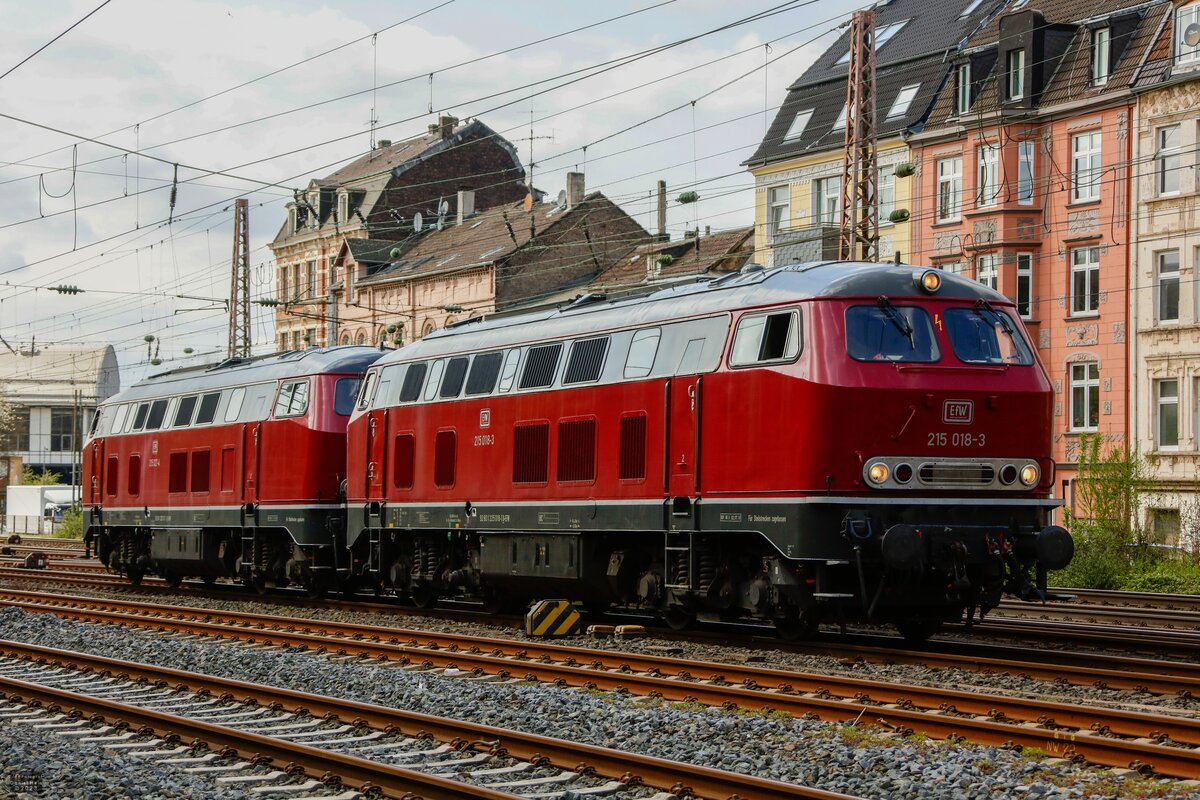 EfW 215 018-3 & EfW 215 027-4 in Wuppertal, April 2023.