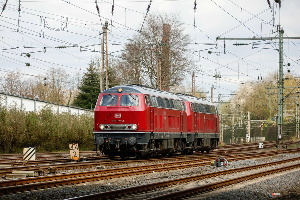 EfW 215 027-4 & EfW 215 018-3 in Wuppertal, April 2023.