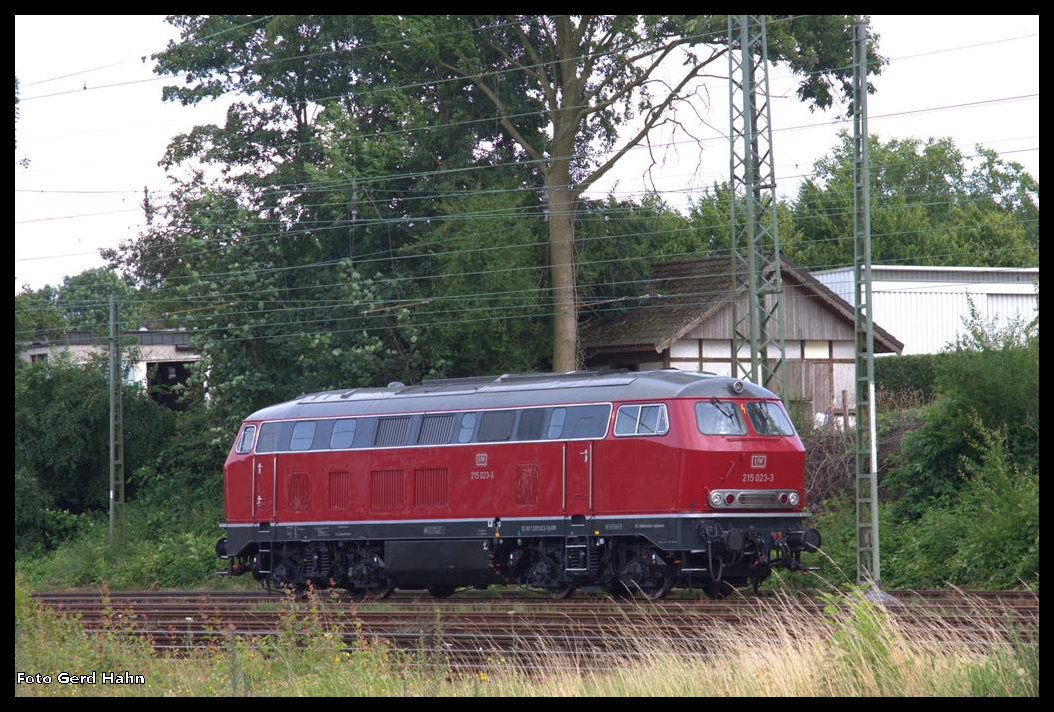 EfW 215023 stand am 15.07.2016 im Bahnhof Hasbergen.