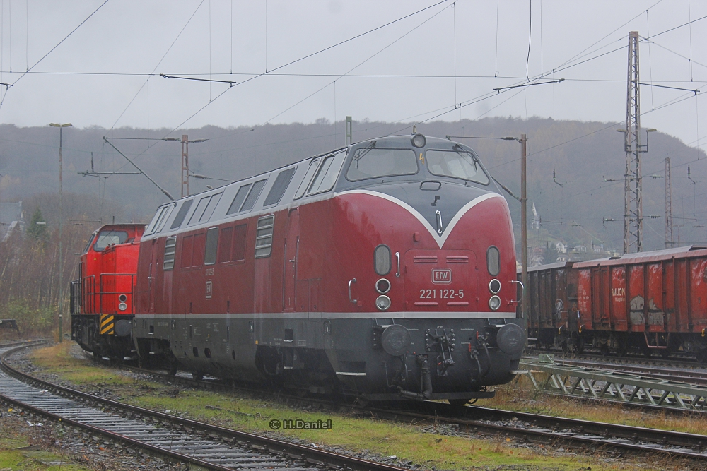 Efw 221 122-7 stand am 30.11.2015 in Wuppertal Steinbeck abgestellt.