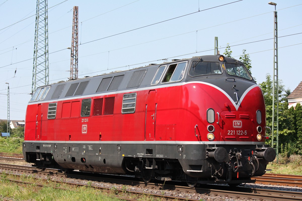 EfW 221 122 am 7.7.13 als Tfzf in Ratingen-Lintorf.