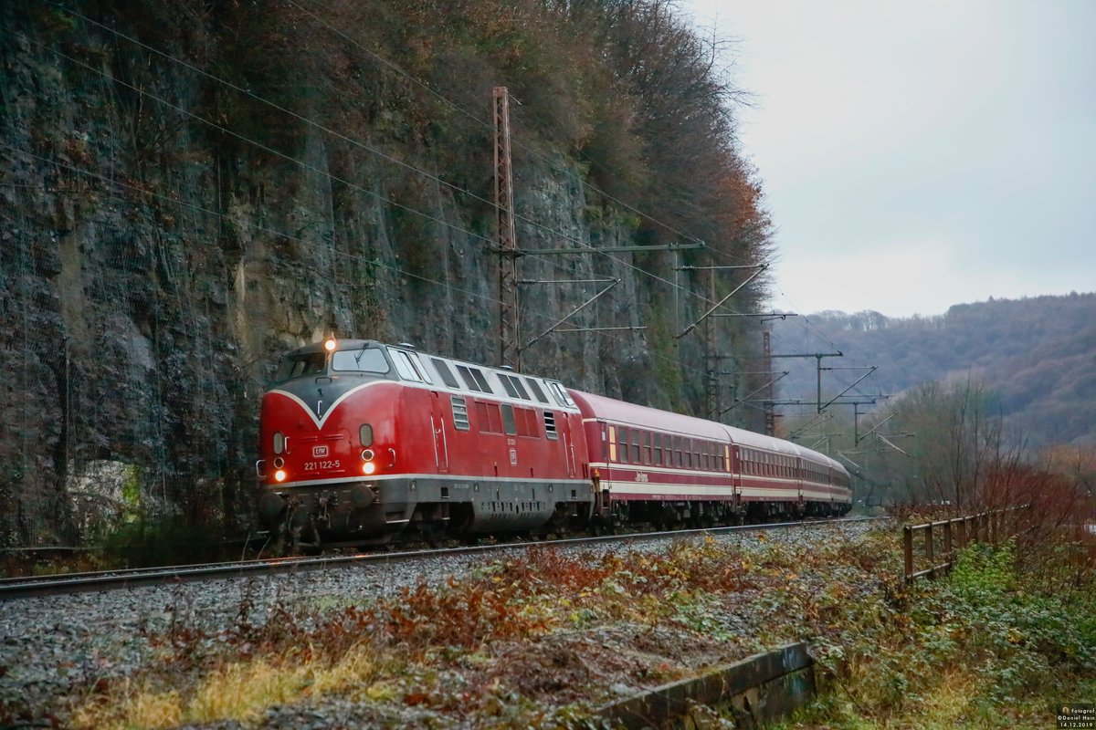 EfW 221 122 mit Sonderzug nach Frankfurt, zusehen in Ennepetal, am 14.12.2019.
