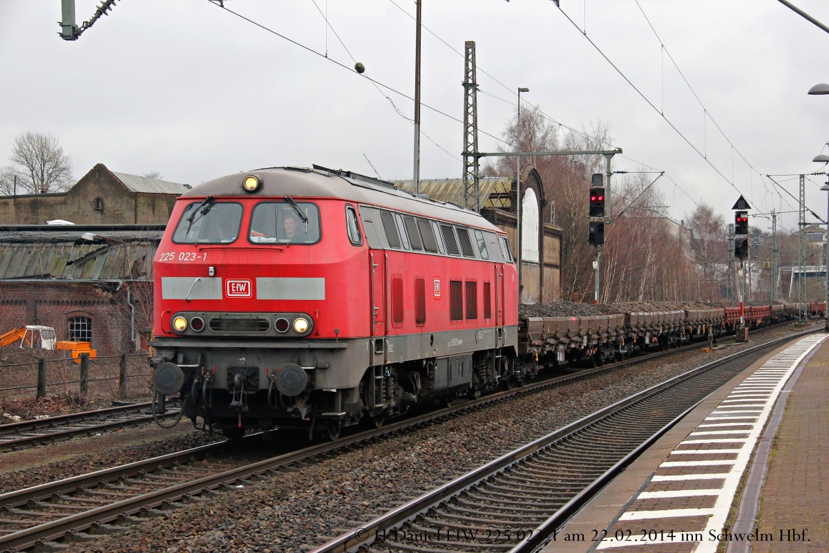 EfW 225 023-1 fuhr am 22.02.2014 in Schwelm Hbf vorbei in Richtung Güterbahnhof Langerfeld, dort wurden die Waggons abgestellt. Gruß an den Tf.