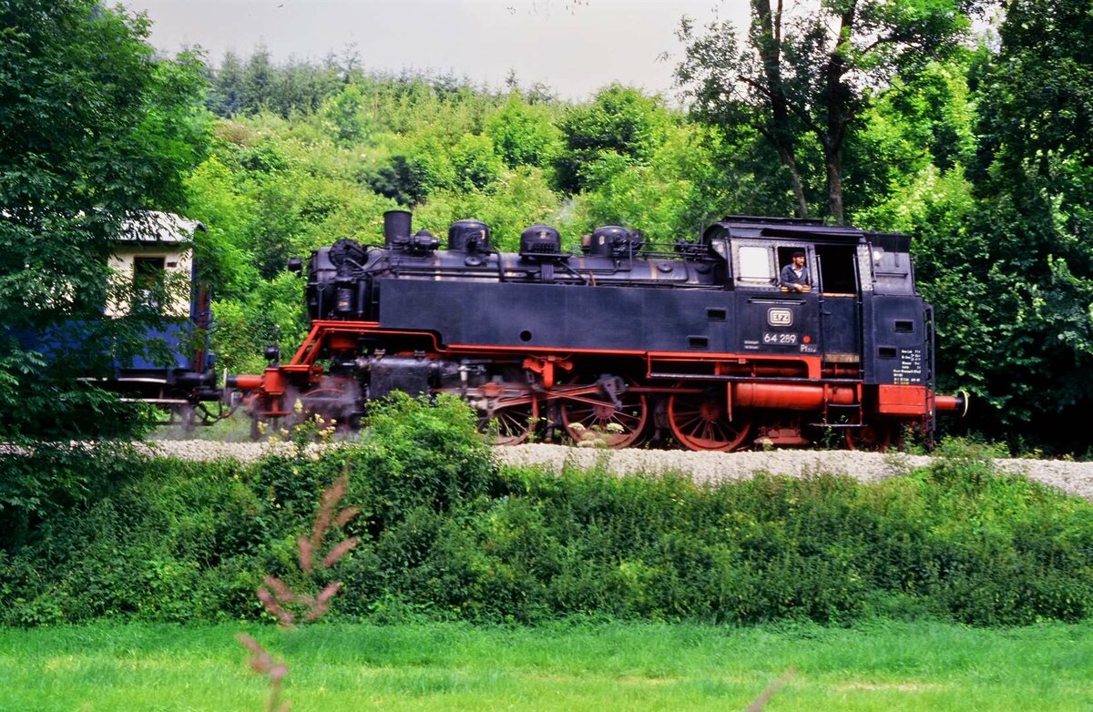 EFZ-Dampflok 64 289 bei einer Plandampffahrt auf der Hohenzollerischen Landesbahn, 22.07.1987