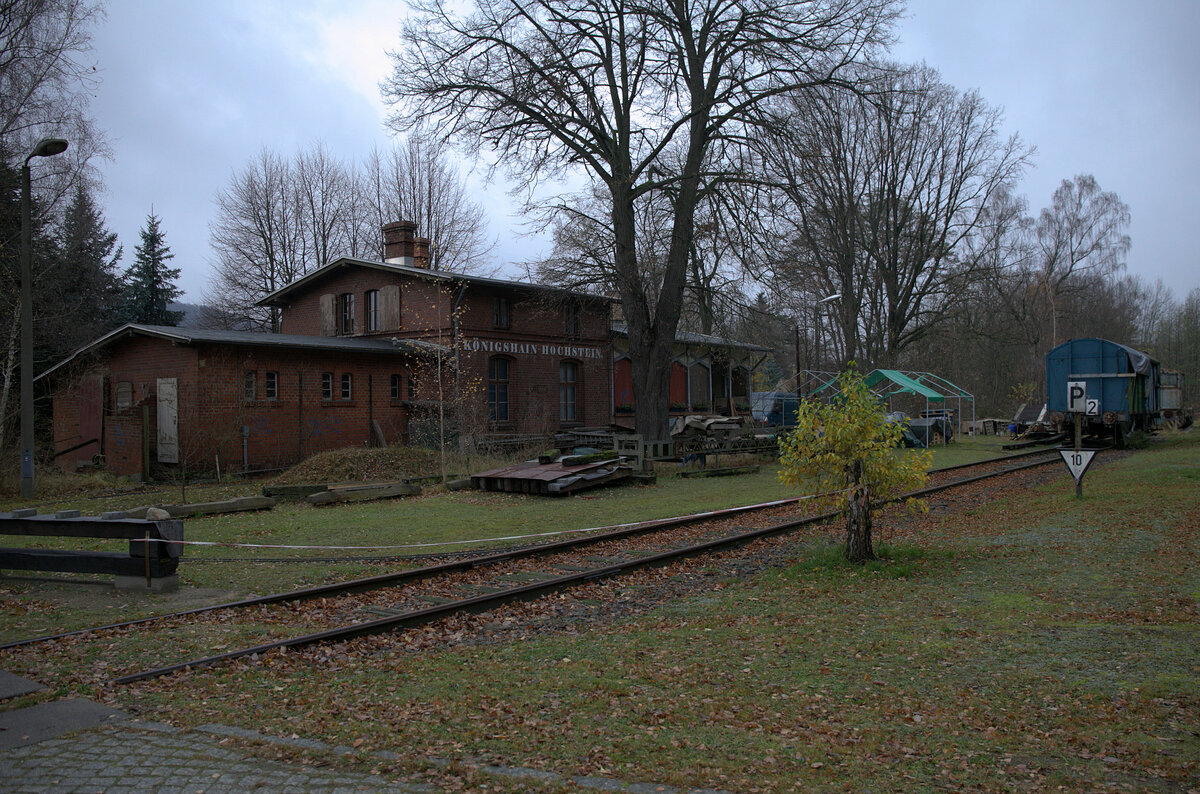 EG Bahnhof Königshain Hochstein, nahe Görlitz, Kursbuchstrecke 242 (DR Kursbuch 1984)
20.11.2021 12:49 Uhr.