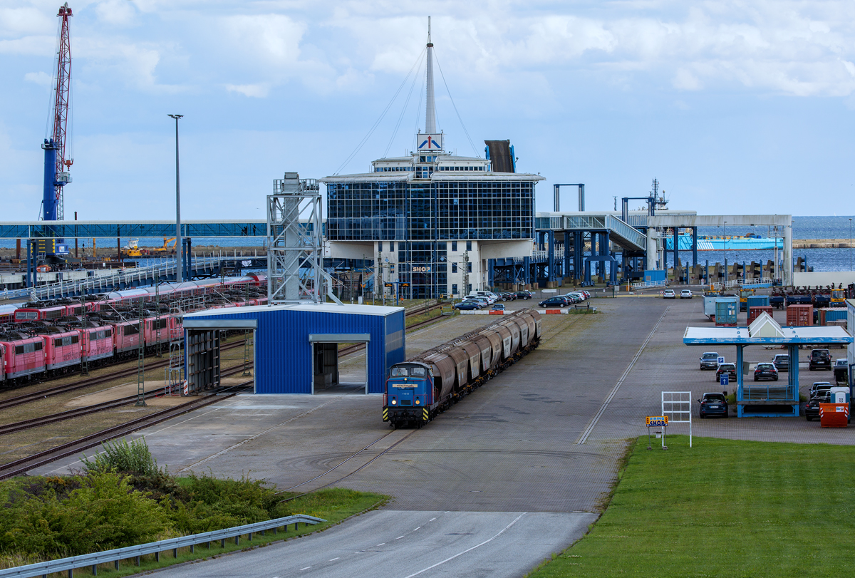 EG-Potsdam mit einer V 60 bei Rangierarbeiten im Fährhafen Mukran. - 10.08.2016