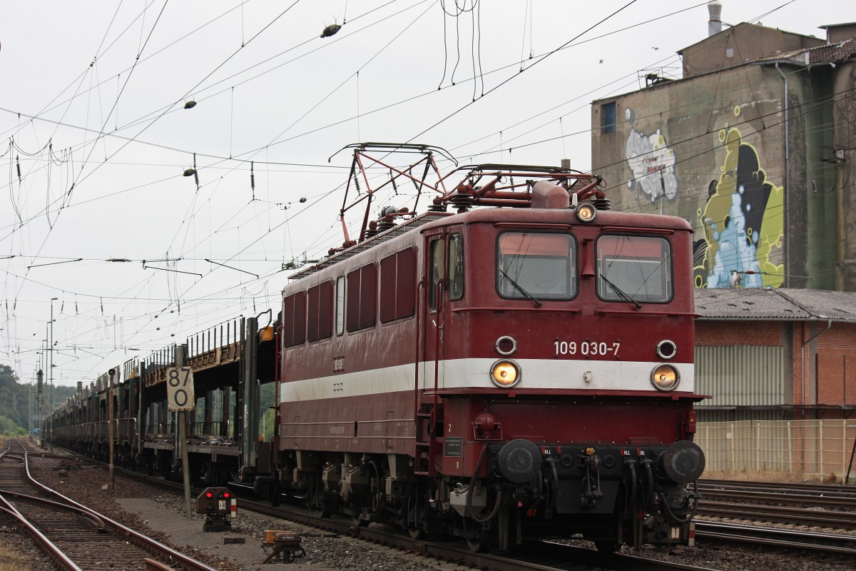 EGP 109 030 am 12.7.13 mit einem leeren Autozug in Verden (Aller).