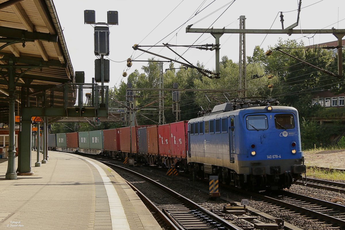 EGP 140 678-4 mit einem Containerzug in Hamburg Harburg, am 02.09.2017.