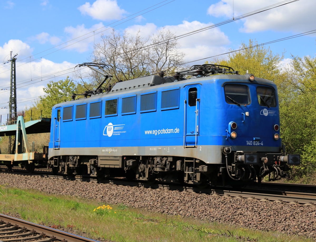 EGP 140 824-4 (NVR: 9180 6 140 824-4 D-EGP)<br> 
Am 04.05.2016 von Nienburg Richtung Wunstorf fahrend<P>Weitere Bilder zum Thema Bahnfotografie gibt es auf meiner Site unter:<br> 
<a href= http://www.ralf-bueker.de/Ralf's Eisenbahnbilder.htm target= _blank >Ralf's Eisenbahnbilder