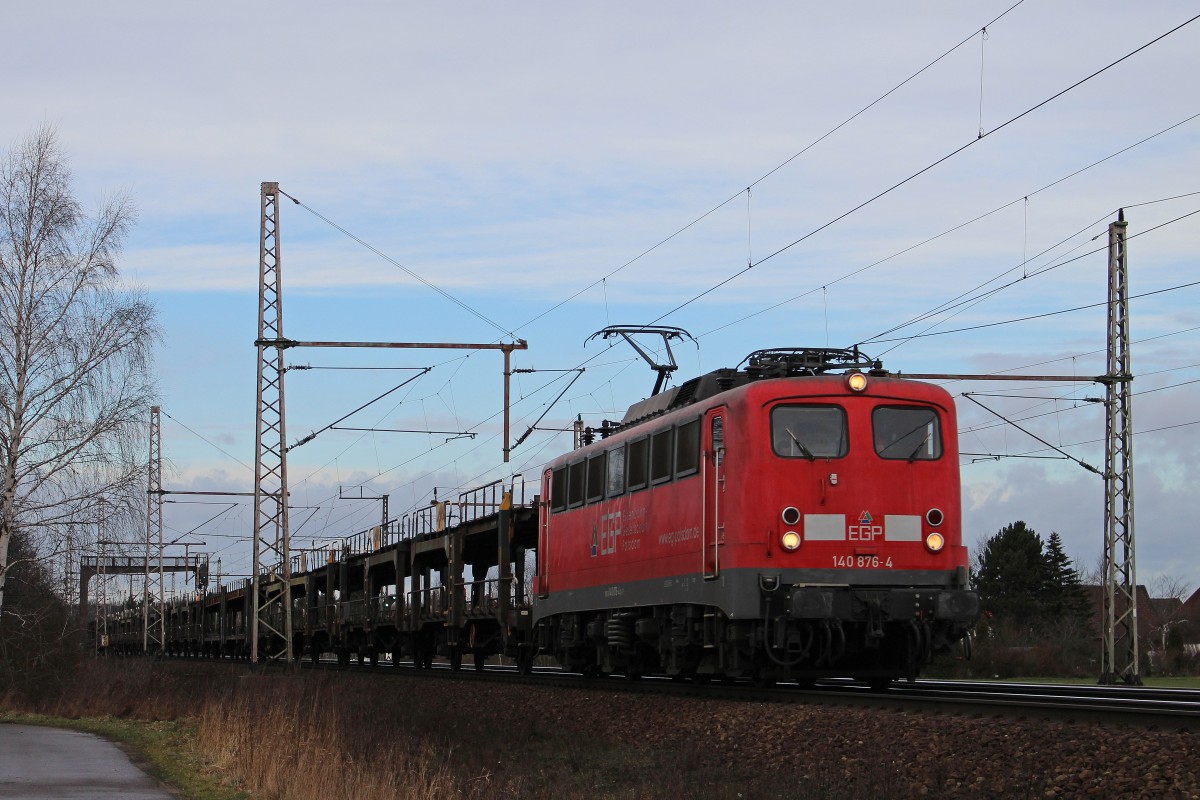 EGP 140 876 am 15.2.14 mit einem leeren Autozug in Dedensen-Gümmer.