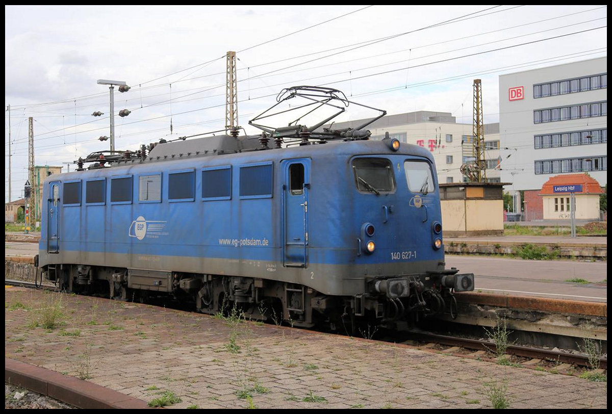 EGP 140627-1 kommt hier am 25.08.2020 um 16.37 Uhr bei einer Rangierfahrt in den Hauptbahnhof Leipzig.