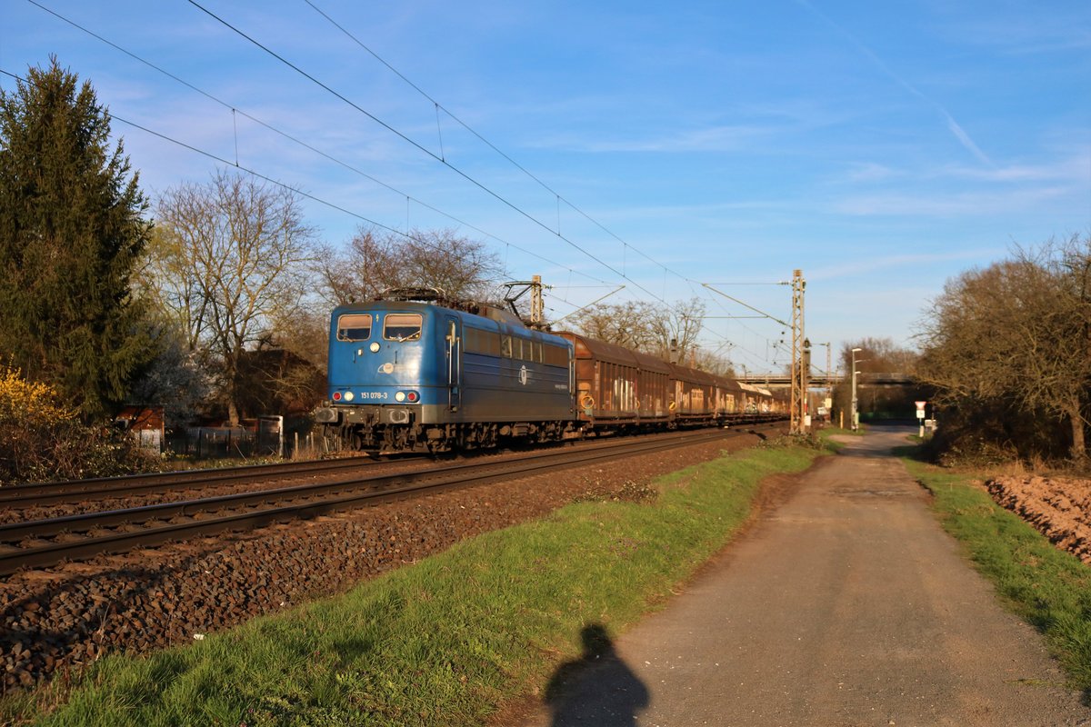 EGP 151 078-3 mit Schiebewandwagen in Maintal Ost am 15.03.20