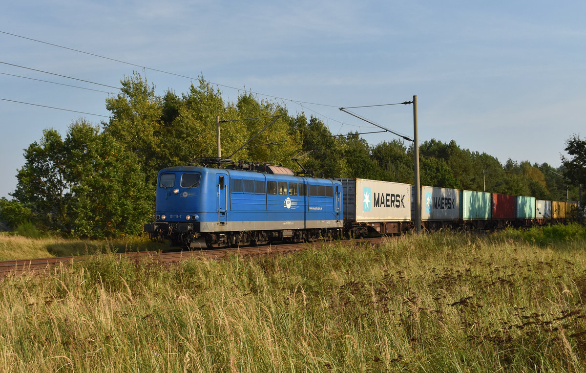 EGP 151 118-7 mit Container kommend aus dem Hagenower Land. Circa 3km östlich von Büchen 29.09.2017