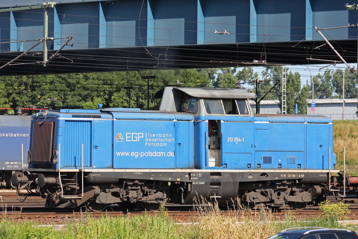 EGP 212 054 am 20.7.13 beim rangieren im Gbf Alte Süderelbe in Hamburg-Waltershof.