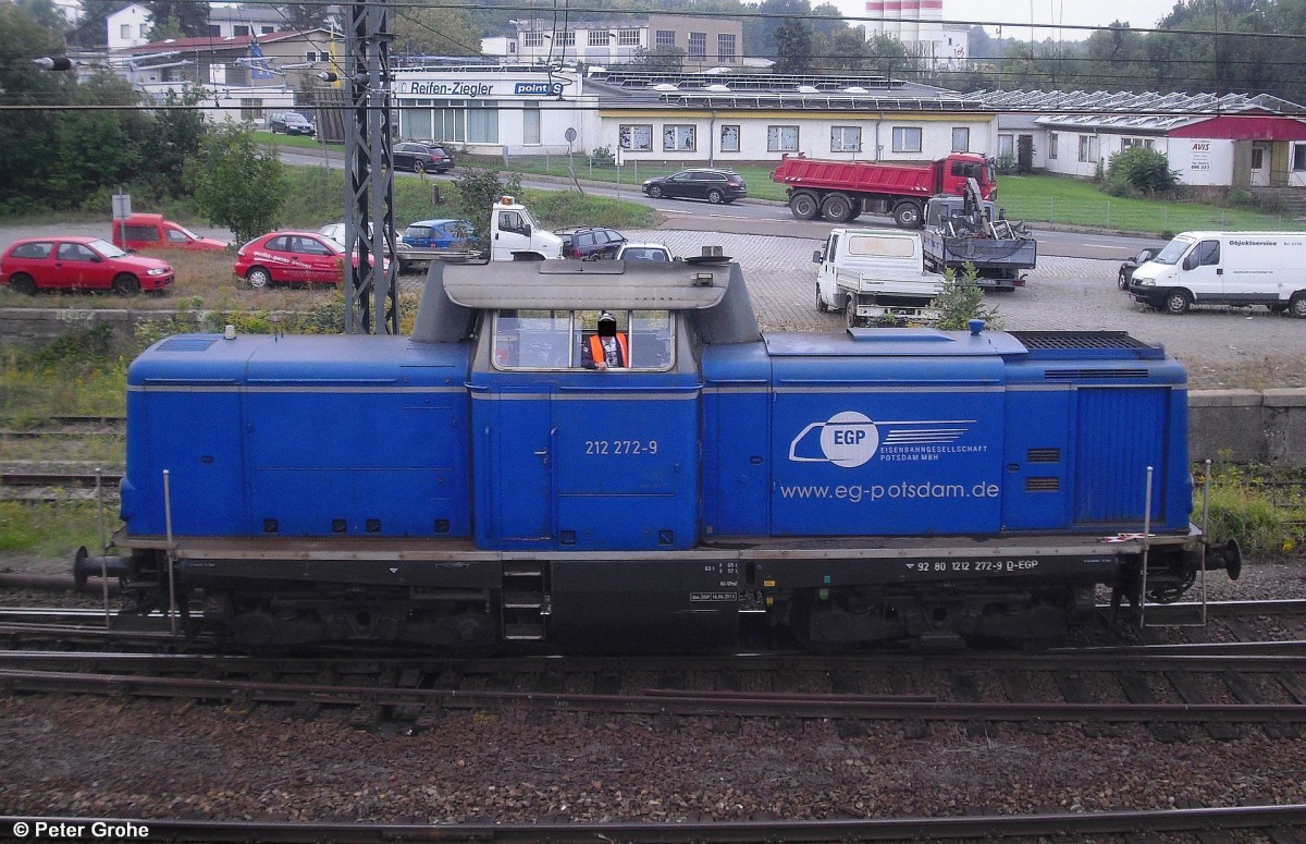 EGP 212 272-9, ex DB V100 2272 (Baujahr 1965, Mak) beim Rangieren im Bf. Lutherstadt Eisleben, KBS 590 Halle (Saale) - Nordhausen, fotografiert am 11.09.2015