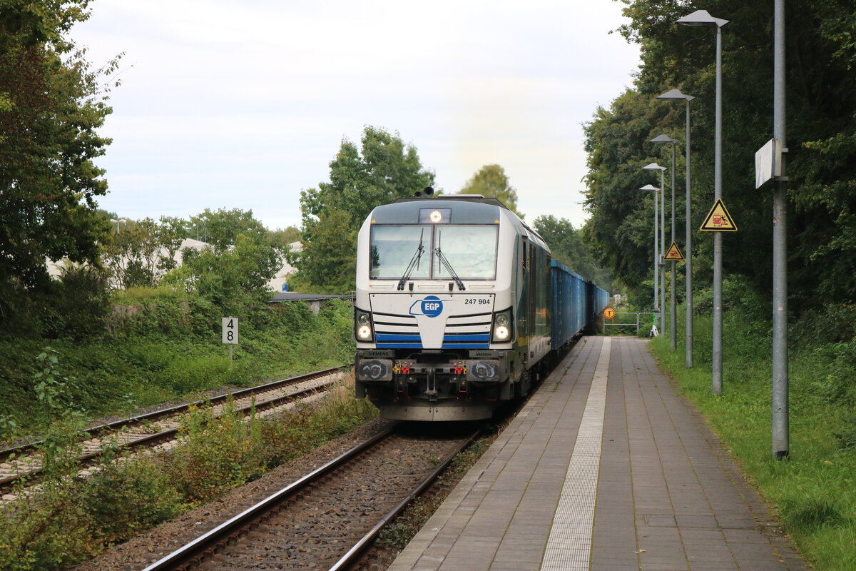 EGP 247 904, also eine reine Diesel-Vectron ist mit Kreide auf dem Weg richtung Lübeck.
31.8.2025 17:26