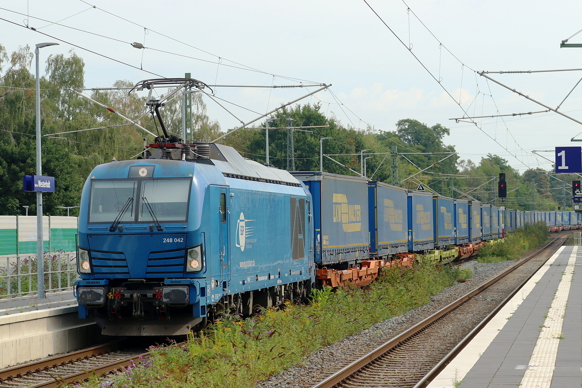 EGP 248 042 durchf�hrt Herten-Westerholt mit einem LKW Walter Auflieger KLV 27.8.2026