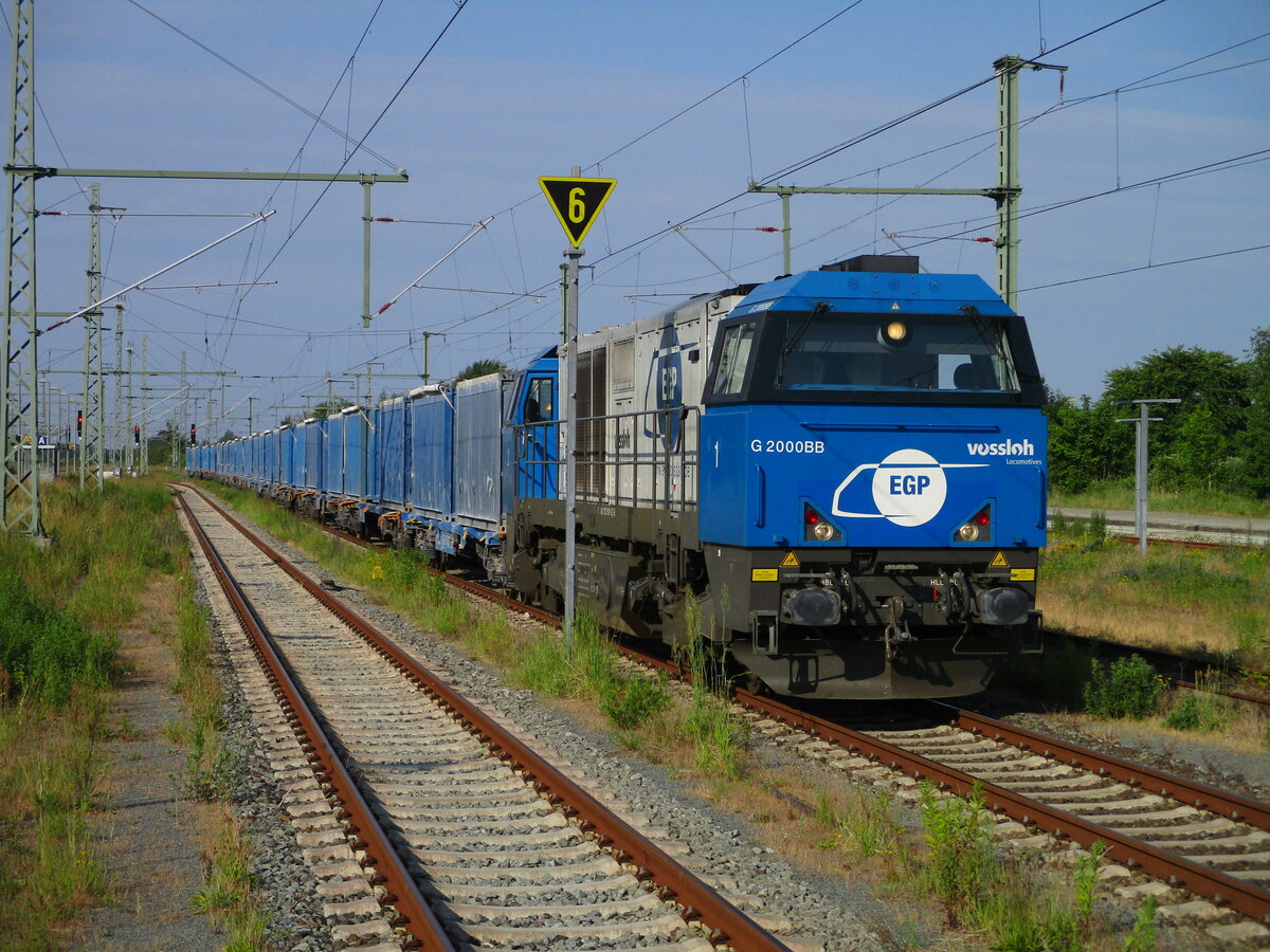 EGP 272 001 vor der Abfahrt,am 19.Juni 2023,in Bergen/Rügen.Aufnahme vom Bahnsteig.