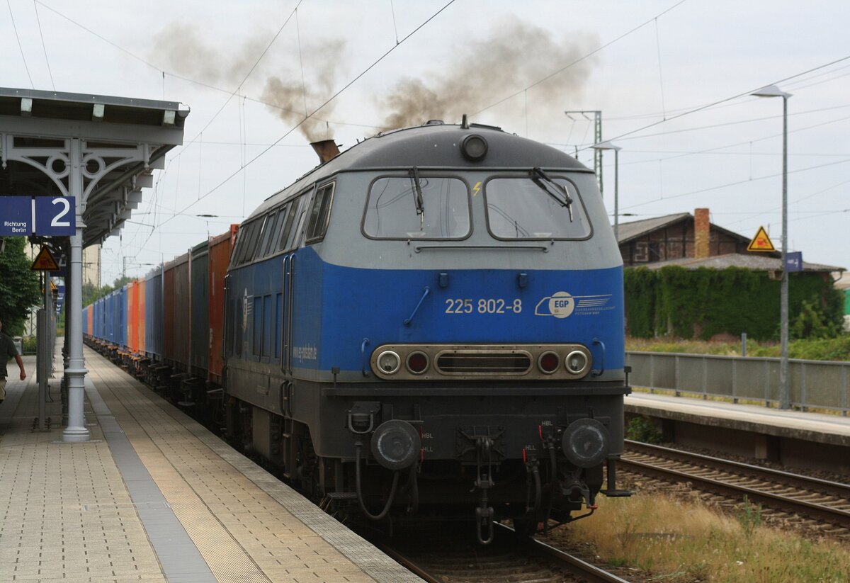 EGP Düngerzug / Düngekalk / 218 002-4 / 225 802-8 / auf 2 für den Binnenhafen Anklam am 19.07.2021 . die eigentliche Zuglok 151 167-4 wurde nach 7 gefahren.