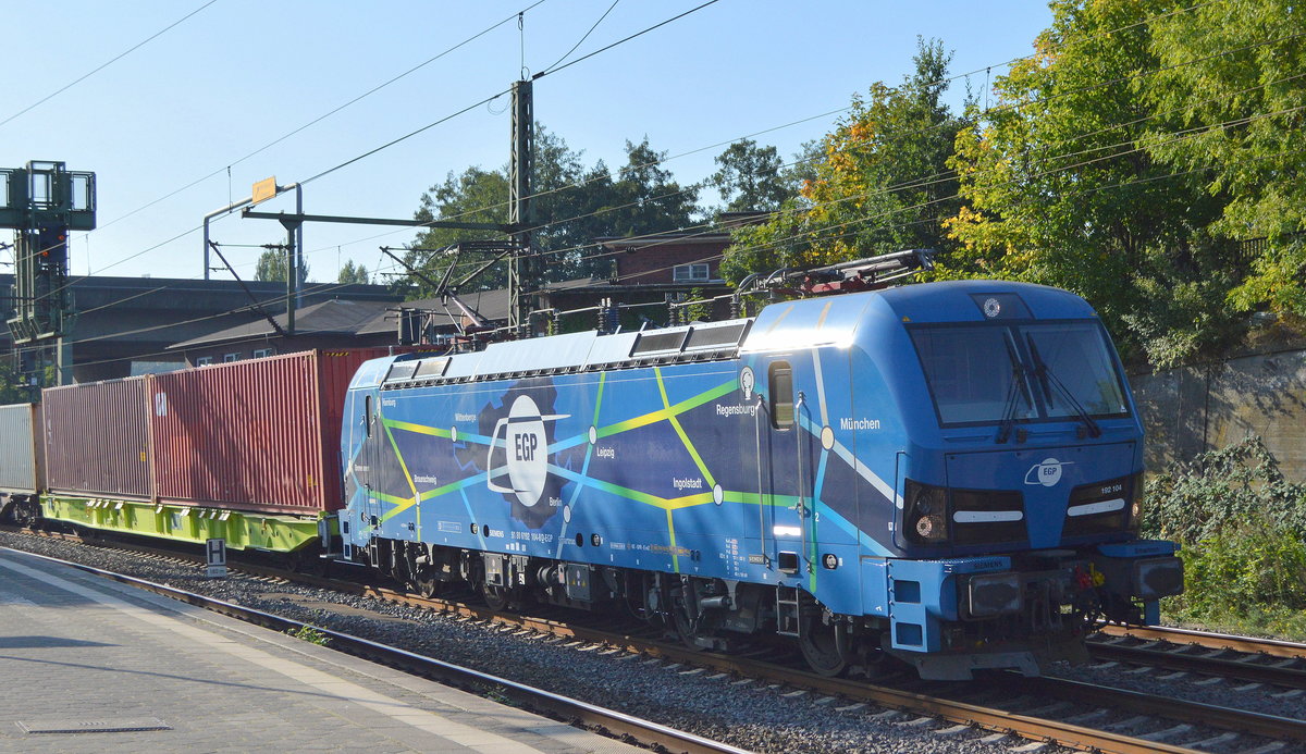 EGP - Eisenbahngesellschaft Potsdam mbH, Potsdam [D] mit  192 104  [NVR-Nummer: 91 80 6192 104-8 D-EGP] und Containerzug Durchfahrt Bf. Hamburg-Harburg, 22.09.20