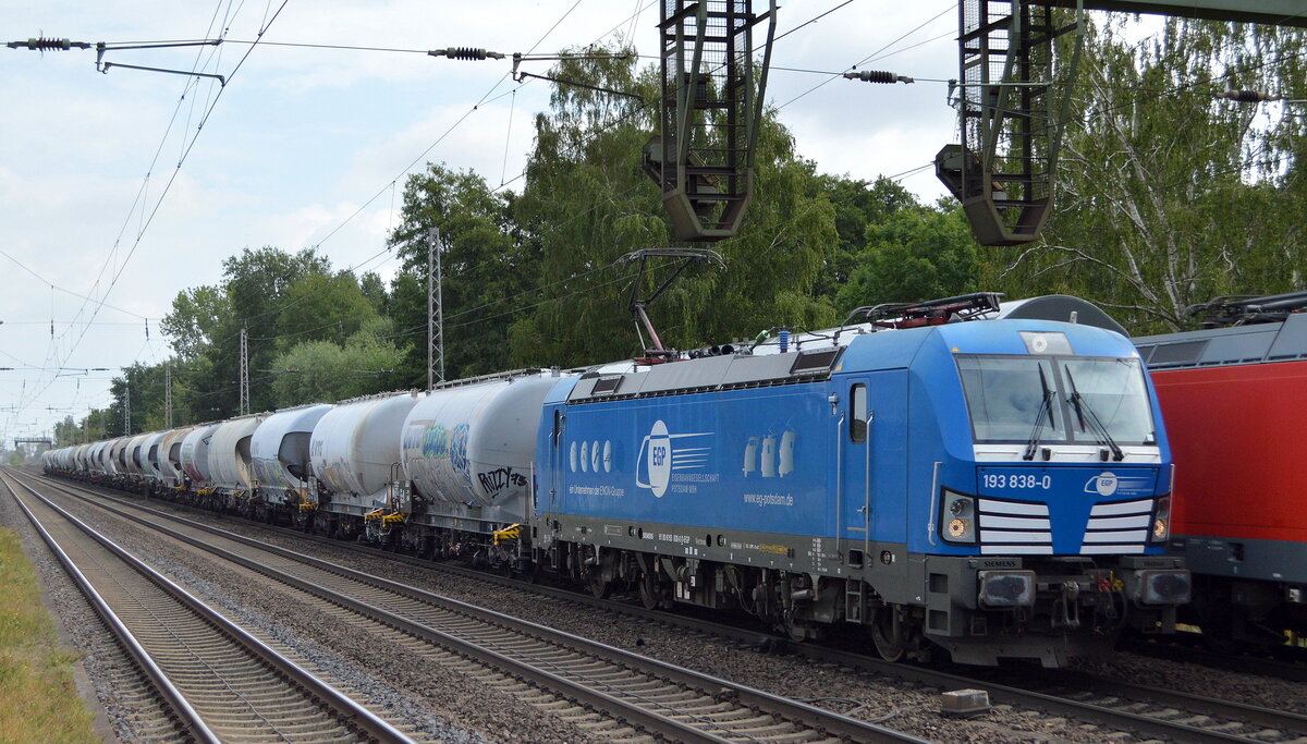 EGP - Eisenbahngesellschaft Potsdam mbH, Potsdam [D] mit ihrer  193 838-0  [NVR-Nummer: 91 80 6193 838-0 D-EGP] und einem Zementstaubzug am 29.08.22 Vorbeifahrt Bahnhof Dedensen/Gümmer.
