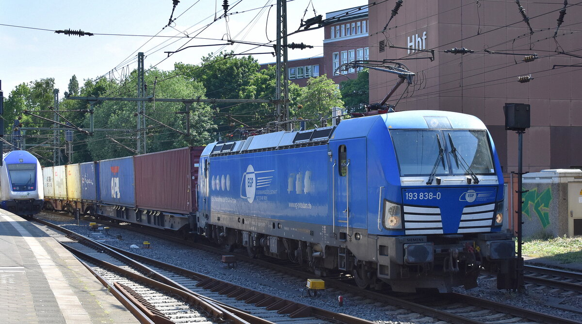EGP - Eisenbahngesellschaft Potsdam mbH, Potsdam [D] mit ihrer  193 838-0  [NVR-Nummer: 91 80 6193 838-0 D-EGP] und einem Containerzug Richtung Hamburger Hafen am 07.06.23 Vorbeifahrt Bahnhof Hamburg Harburg.