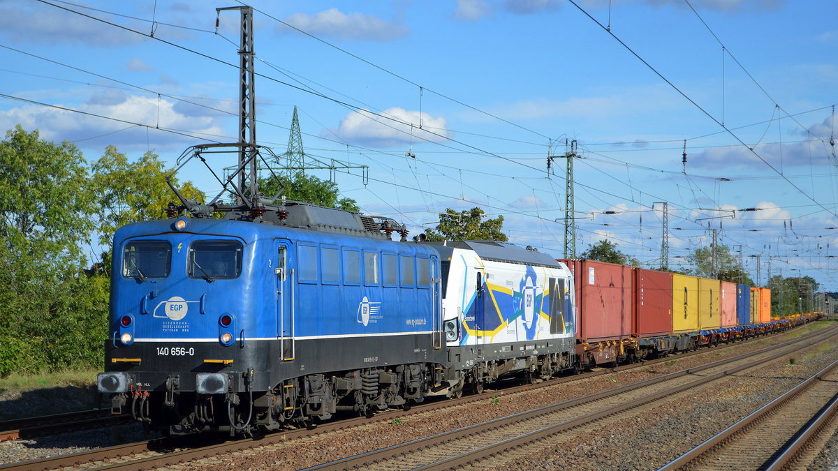 EGP mit  140 656-0  (NVR:  91 80 6 140 656-0 D-EGP ) mit  247 904  [NVR-Nummber: 92 80 1247 904-6 D-EGP] und Containerzug am Haken am 28.09.20 Bf. Saarmund.