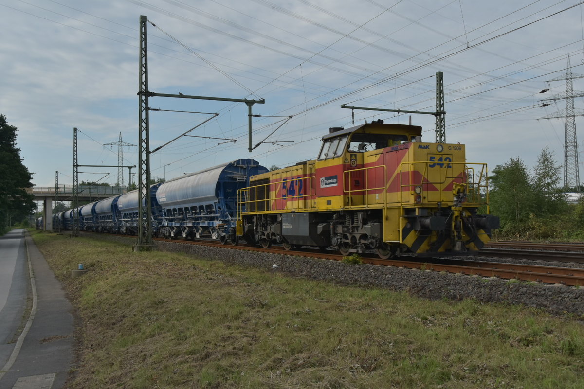 EH 542 mit einem Kalkwagenzug zum Beladen nach Rohdenhaus. Lintorf den 5.8.2017