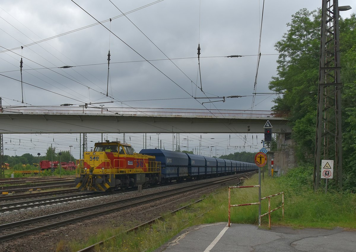 EH 549 mit einem leeren Kalkzug in Entenfang gen Dornap fahrend.
Samstag den 2. Juno 2018