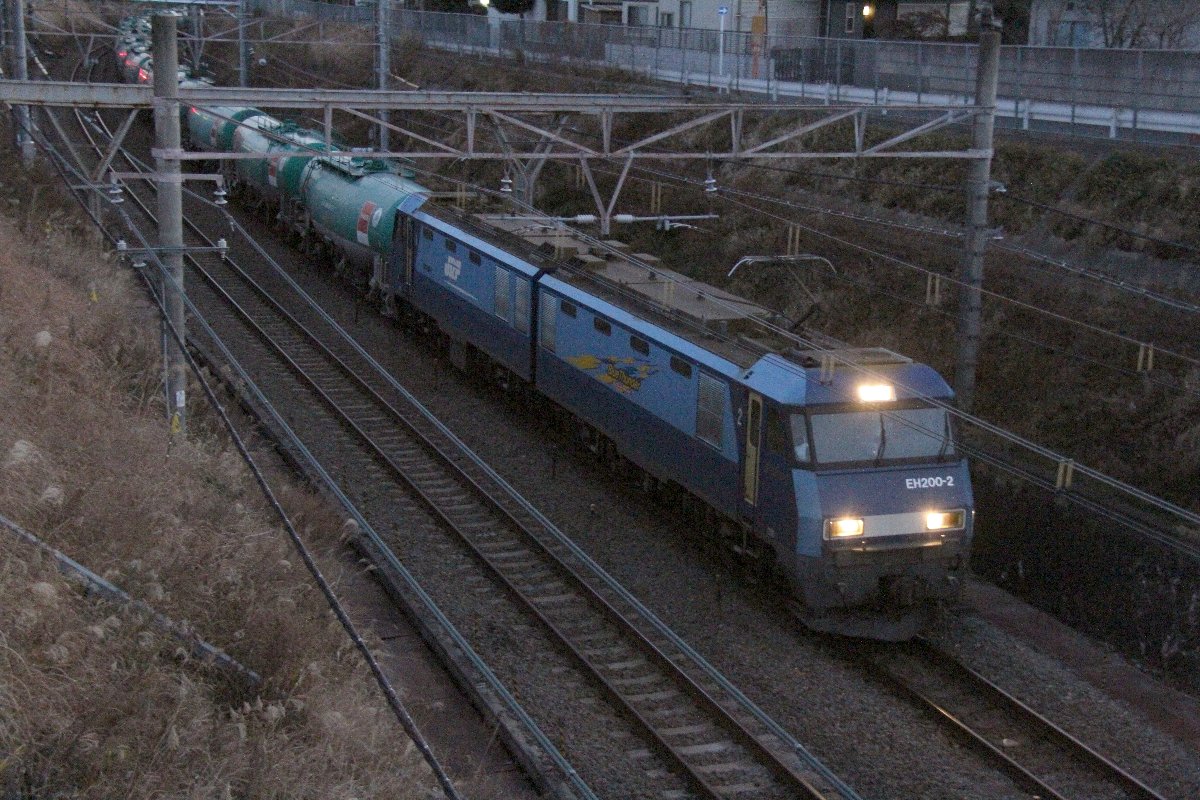EH200 :Electoric-Loco. JR-East Chuuou-Line.EH200-2 + OilTank cars x 17 in Tachikawa-City,Tokyo,Japan 11.Jan.2014