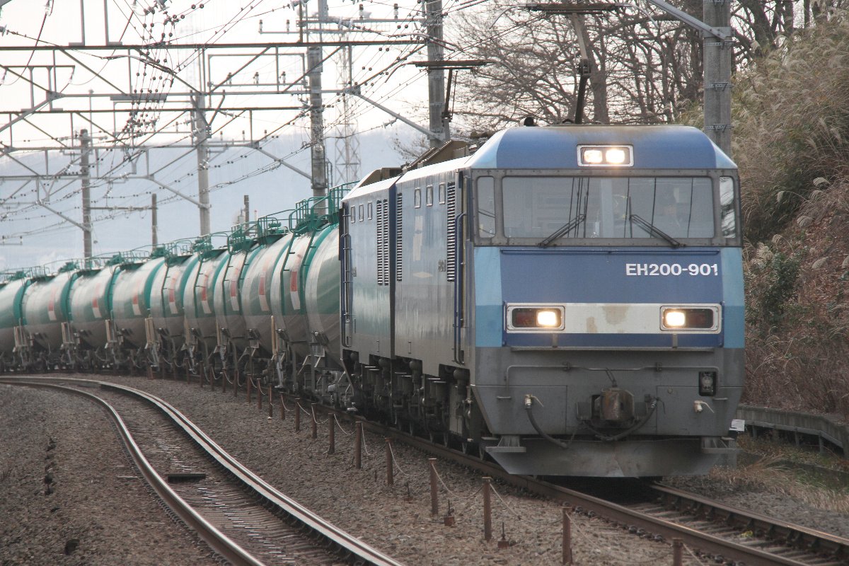 EH200 :Electoric-Loco. JR-East Chuuou-Line.EH200-901 + OilTank cars x 17 in Hino-City,Tokyo,Japan 4.Jan.2014 [Test Model:901]