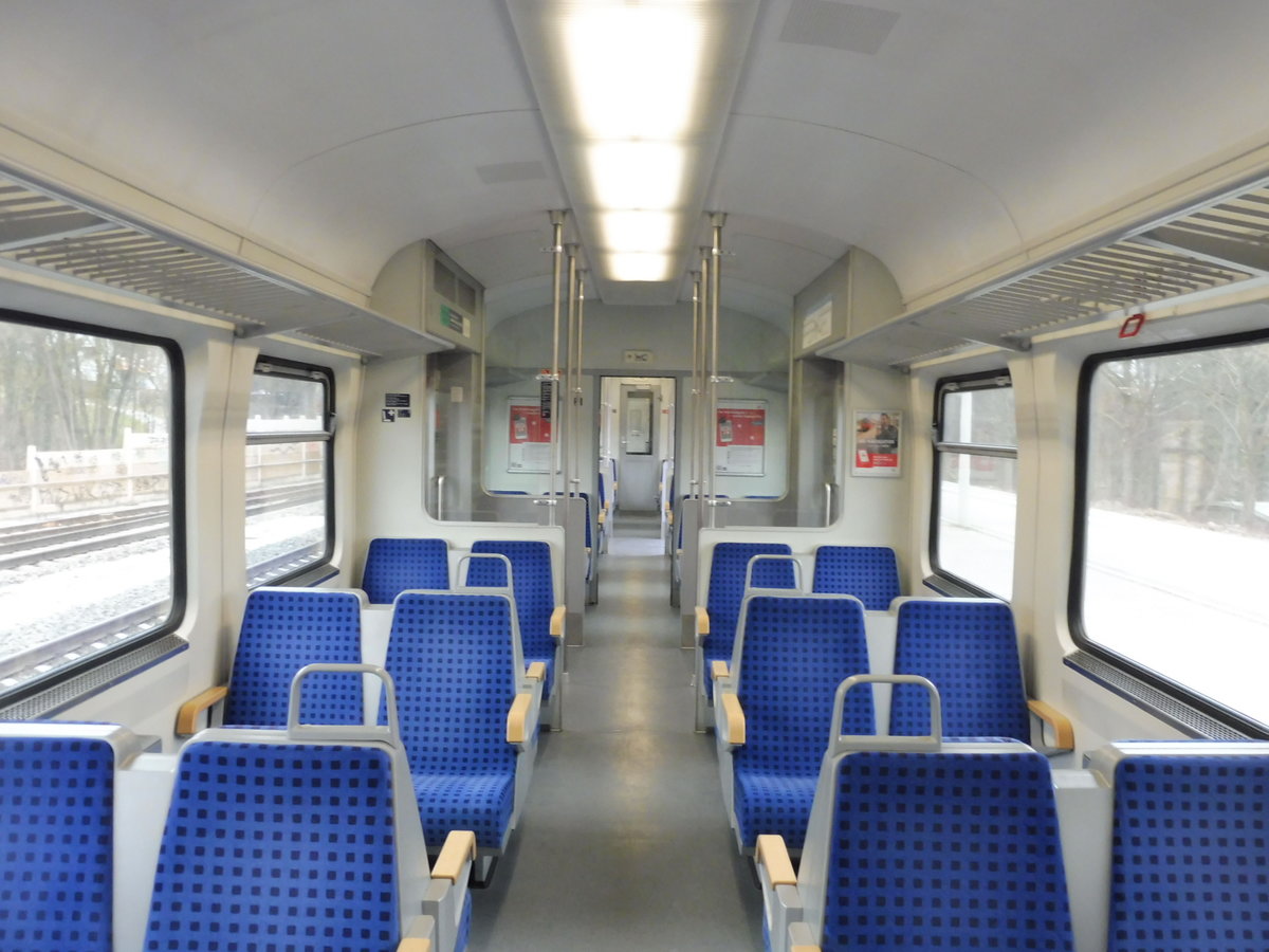 Ehemalige 1.Klasse eines Spar-Modernisierten x-Wagens der S-Bahn Nürnberg. Februar 2018