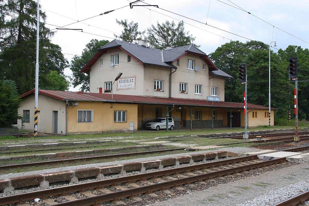 Ehemalige Aufnahmsgebäude des Bahnhof Kostelec u Jihlavy am 10.August 2019.