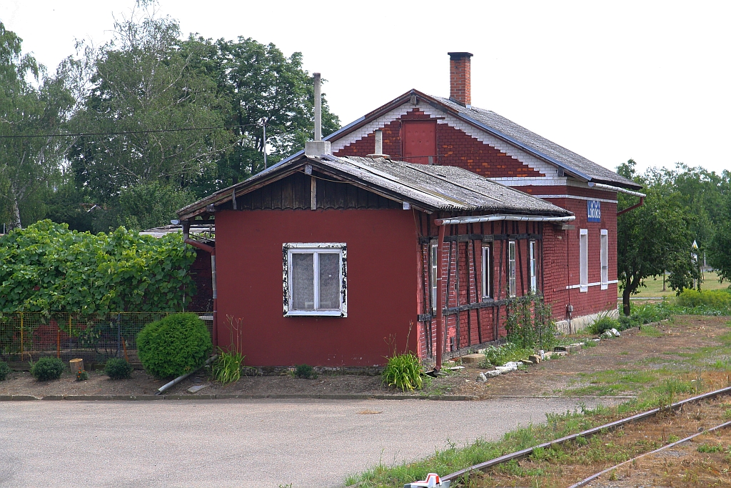 Ehemalige Aufnahmsgebäude des Bahnhof Lobodice am 20.Juli 2019.