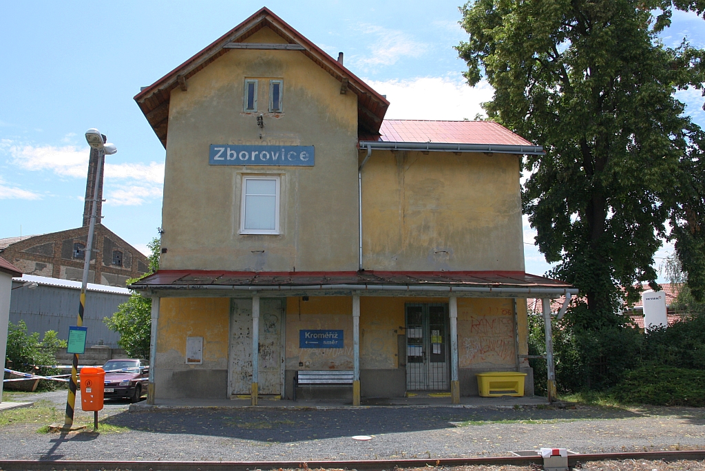 Ehemalige Aufnahmsgebäude des Bahnhof Zborovice am 06.Juli 2019.