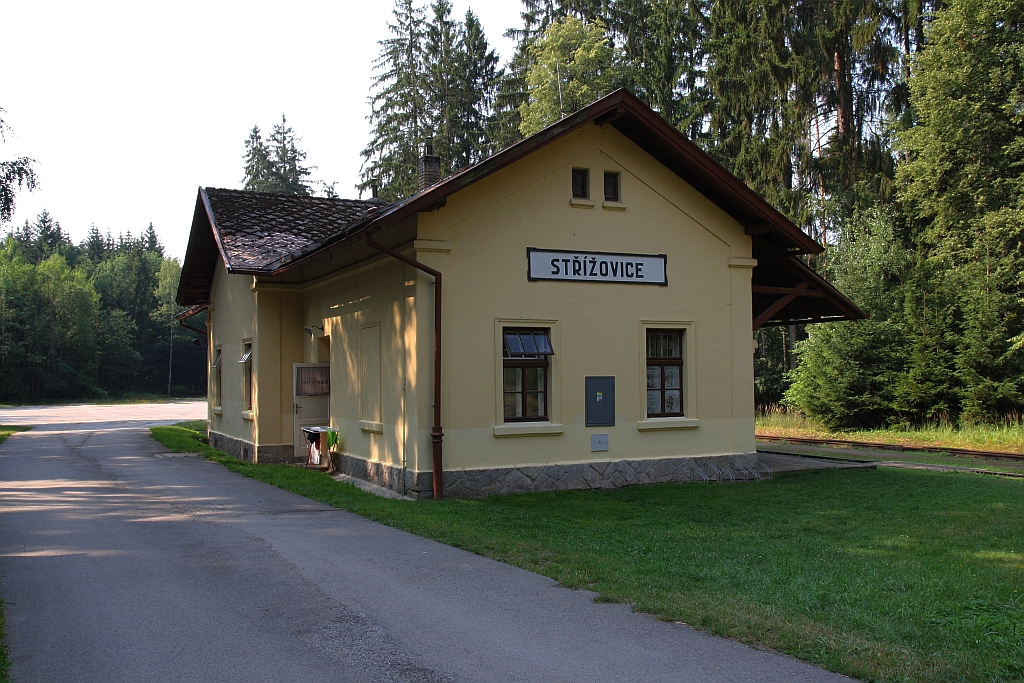 Ehemalige Aufnahmsgebäude des JHMD-Bahnhof Strizovice am 05.August 2018.